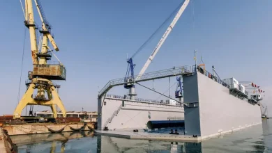 世界的な傾向、市場規模、地域予測、主要プレーヤー、海洋インフラと船舶修理の未来を形作る技術の進歩など、浮きドック市場に関する詳細な洞察を探ります。