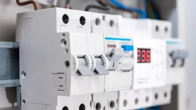 世界の低電圧保護・制御市場における主要なトレンド、イノベーション、そして予測を探ります。自動化、IoT、そしてエネルギー需要が業界にどのような影響を与えているかをご覧ください。