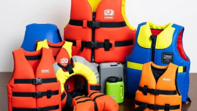 浮力補助器具市場を、業界のダイナミクス、主要トレンド、課題、そして機会を詳細に分析し、探究します。安全規制、イノベーション、そしてレクリエーションウォータースポーツがどのように成長を牽引しているかを、北米の市場展望に焦点を当てて解説します。