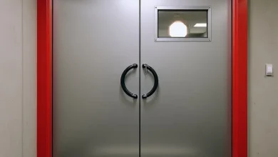 市場のダイナミクス、主要トレンド、課題、機会、地域分析に関する詳細なインサイトを活用し、世界の防火ドア市場を探求しましょう。イノベーション、持続可能性、そして規制基準が、防火ソリューションの未来をどのように形作っているかを学びます。